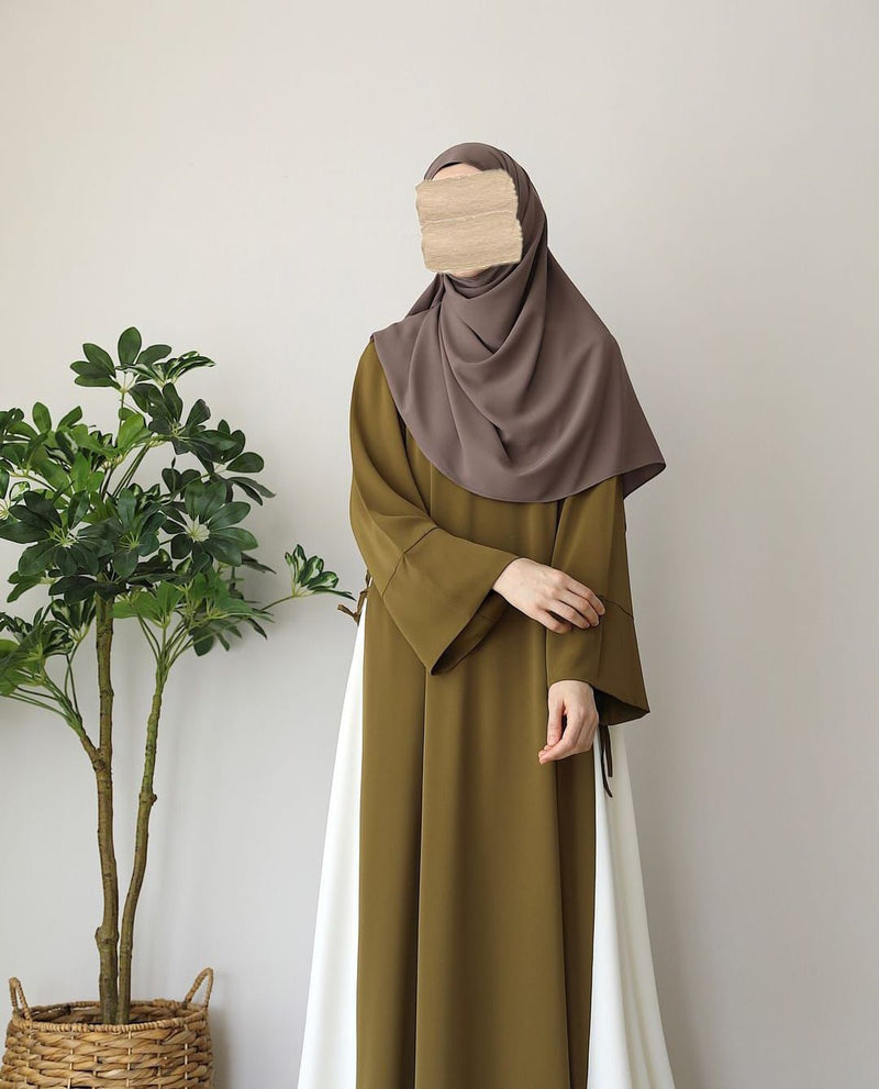 Emma Abaya With Staller