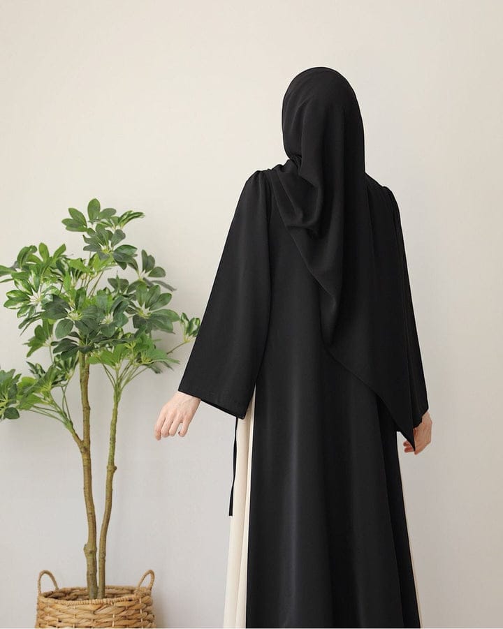 Emma Abaya With Staller