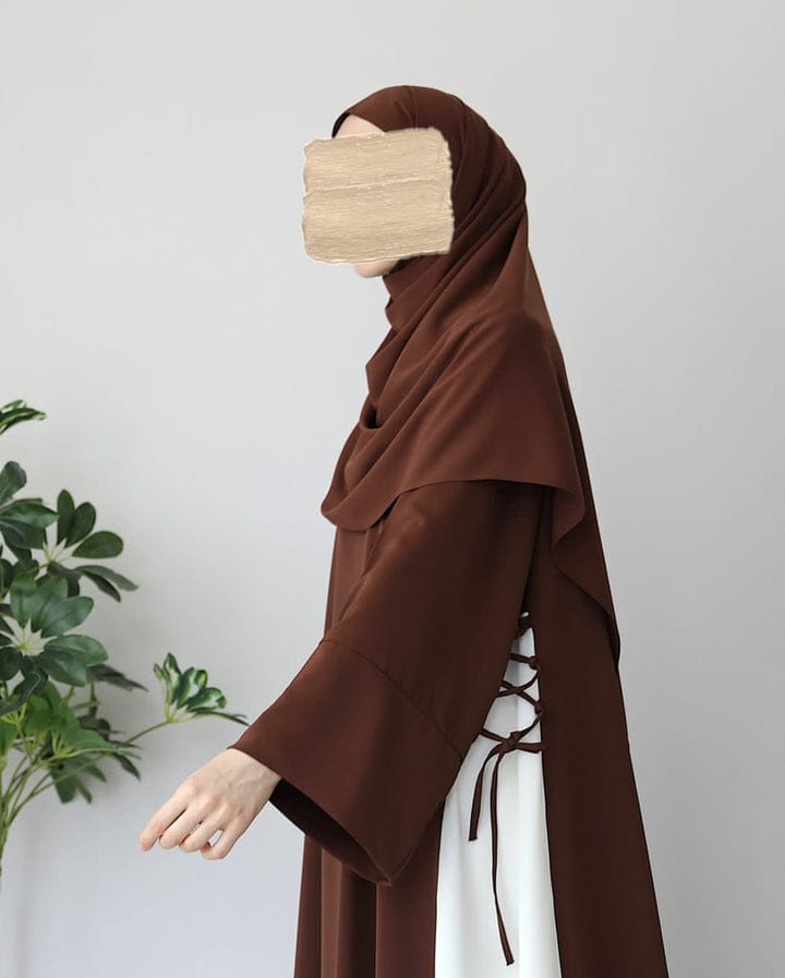 Emma Abaya With Staller